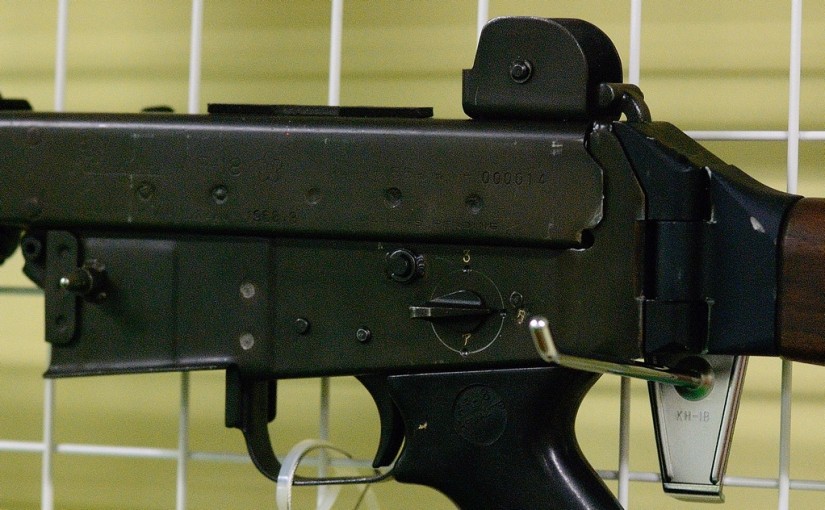 防衛庁に納入された自衛隊仕様の豊和工業製AR-18ライフル
